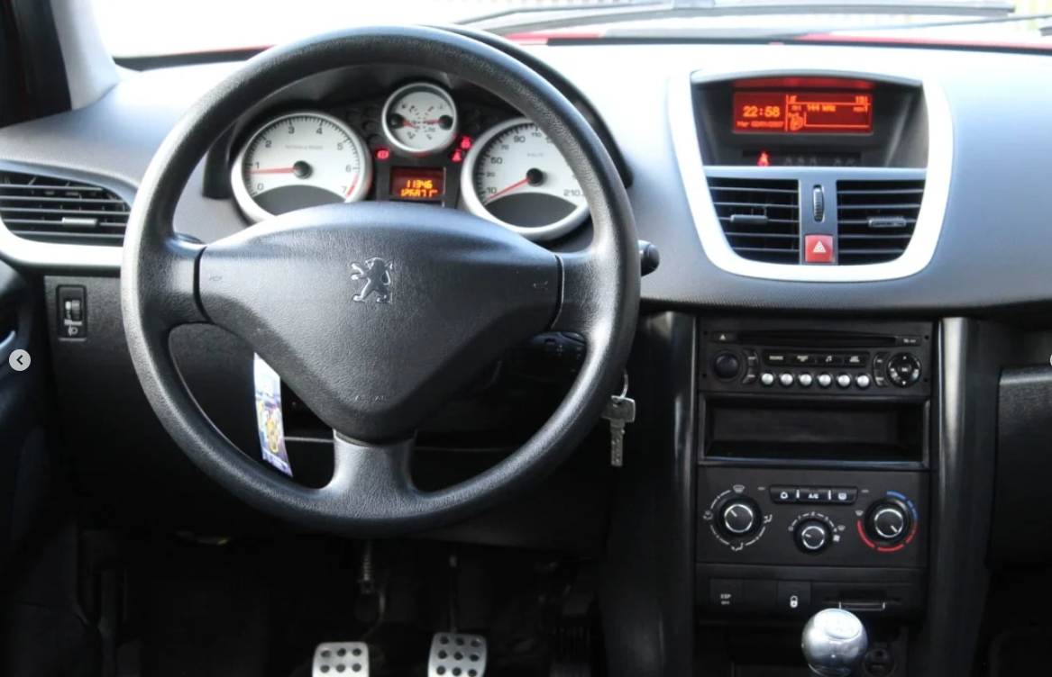 Peugeot 207 Confort 1.4 i 75cv