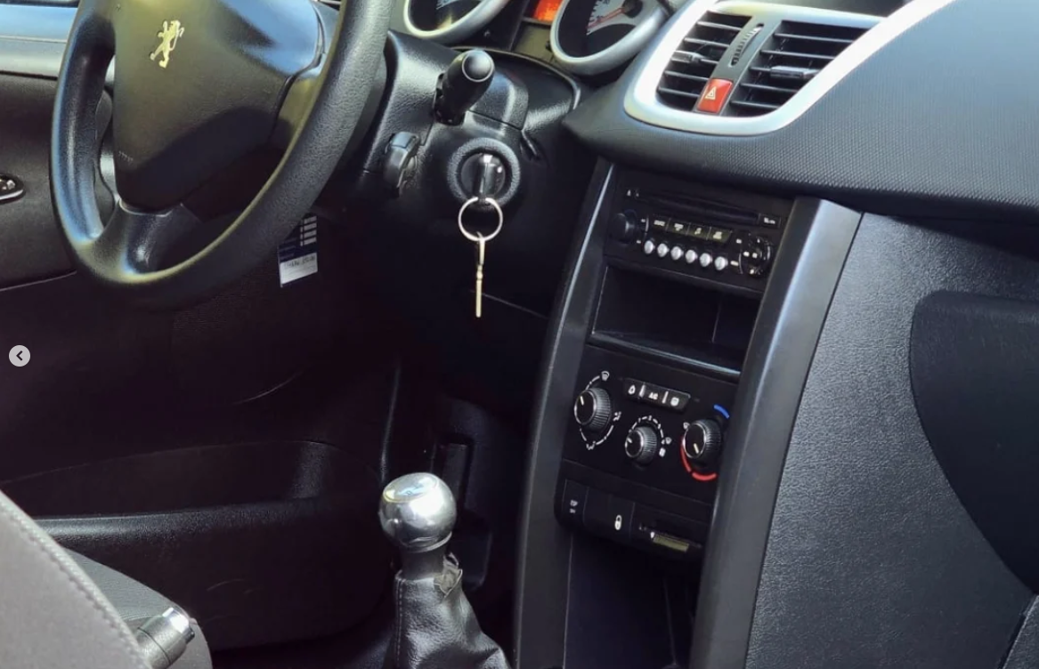 Peugeot 207 Confort 1.4 i 75cv